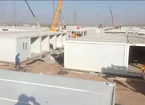 680套壽光造集成箱房陸續(xù)運(yùn)抵河北